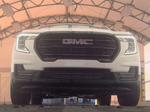 Used 2022 GMC Terrain SLE w/ Elevation Edition image 3