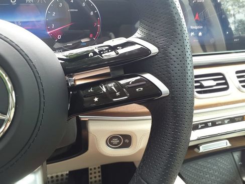 Certified 2024 Mercedes-Benz GLS 580 4MATIC image 31