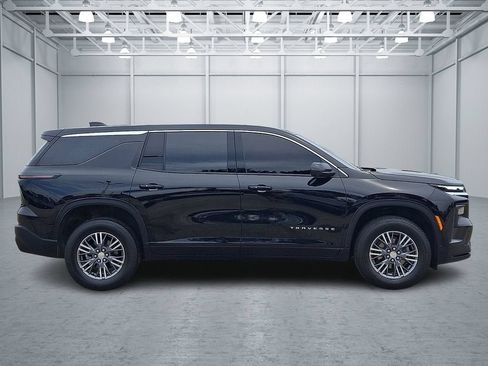 Certified 2024 Chevrolet Traverse LS FWD image 9