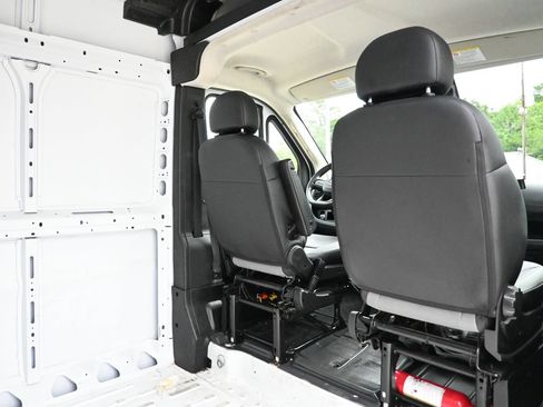 Used 2025 RAM ProMaster 2500 w/ Convenience Group FWD image 32