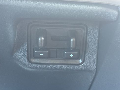 Used 2025 Ford Expedition Active RWD image 22