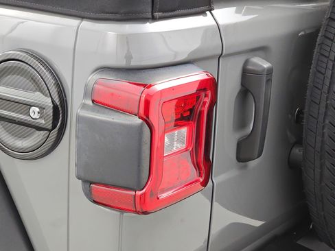 Used 2021 Jeep Wrangler Unlimited Sport image 33