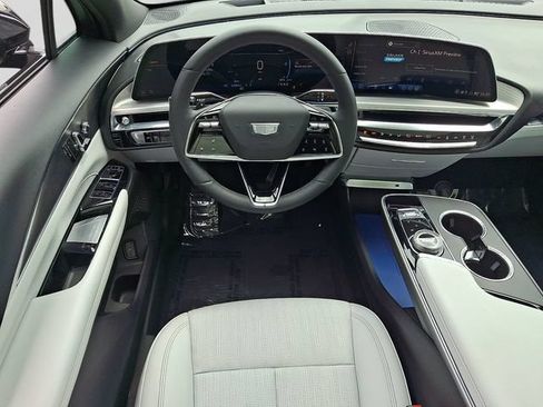 Used 2024 Cadillac Lyriq Luxury AWD/4WD image 13