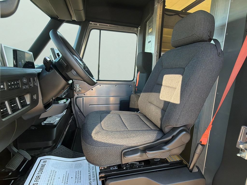 Used 2024 Chevrolet Brightdrop 600 w/ Commercial Equipment Package AWD/4WD image 17