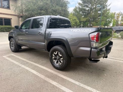 Used 2021 Toyota Tacoma TRD Off-Road w/ Technology Package AWD/4WD image 2