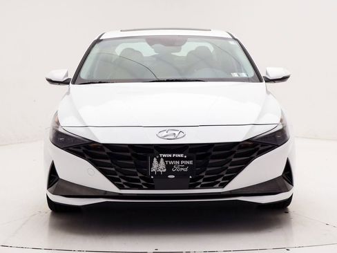 Used 2023 Hyundai Elantra Limited image 3
