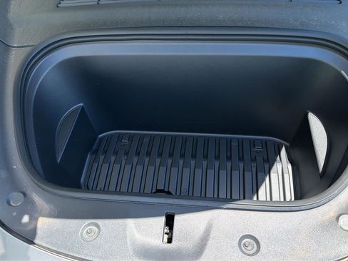 Used 2024 Tesla Model Y Long Range RWD image 33