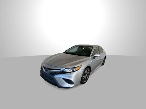 Used 2020 Toyota Camry SE image 4