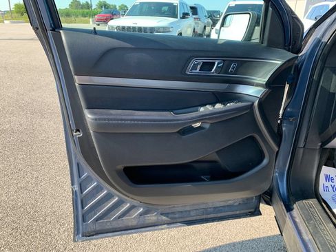 Used 2018 Ford Explorer XLT AWD/4WD image 17
