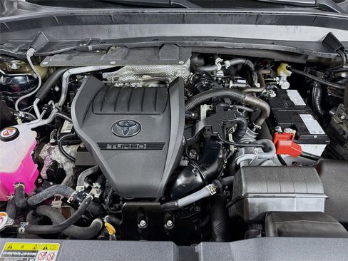 Used 2024 Toyota Grand Highlander XLE image 32