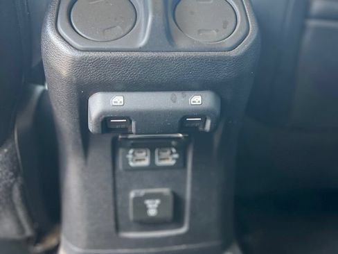 Used 2018 Jeep Wrangler Unlimited Sahara w/ LED Lighting Group AWD/4WD image 21