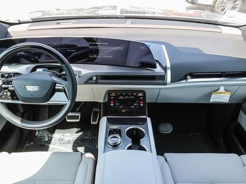 Used 2026 Cadillac Vistiq Luxury image 12