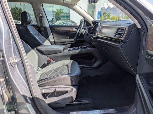 Used 2024 Volkswagen Atlas SE AWD/4WD image 34