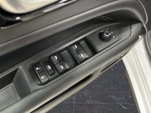 Used 2024 Jeep Compass Limited w/ High Altitude Package image 29