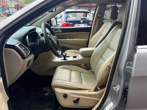 Used 2014 Jeep Grand Cherokee Limited w/ Luxury Group II AWD/4WD image 13
