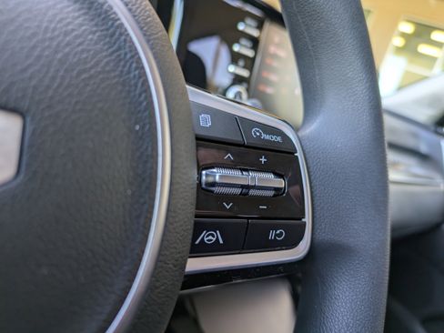 Used 2023 Kia Sorento LX image 20