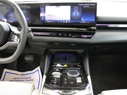 Used 2024 BMW 530i w/ Convenience Package image 22