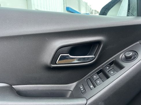 Used 2021 Chevrolet Trax LS w/ Tint and Cruise Package image 11