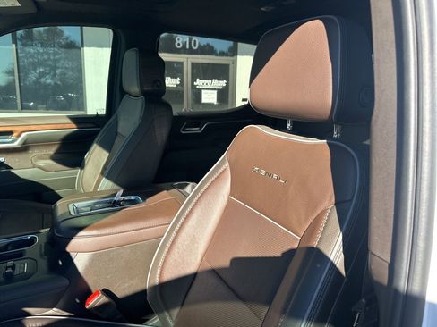 Used 2022 GMC Sierra 1500 Denali w/ Denali Reserve Package image 3