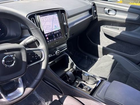 Used 2025 Volvo XC40 B5 Plus AWD/4WD image 19