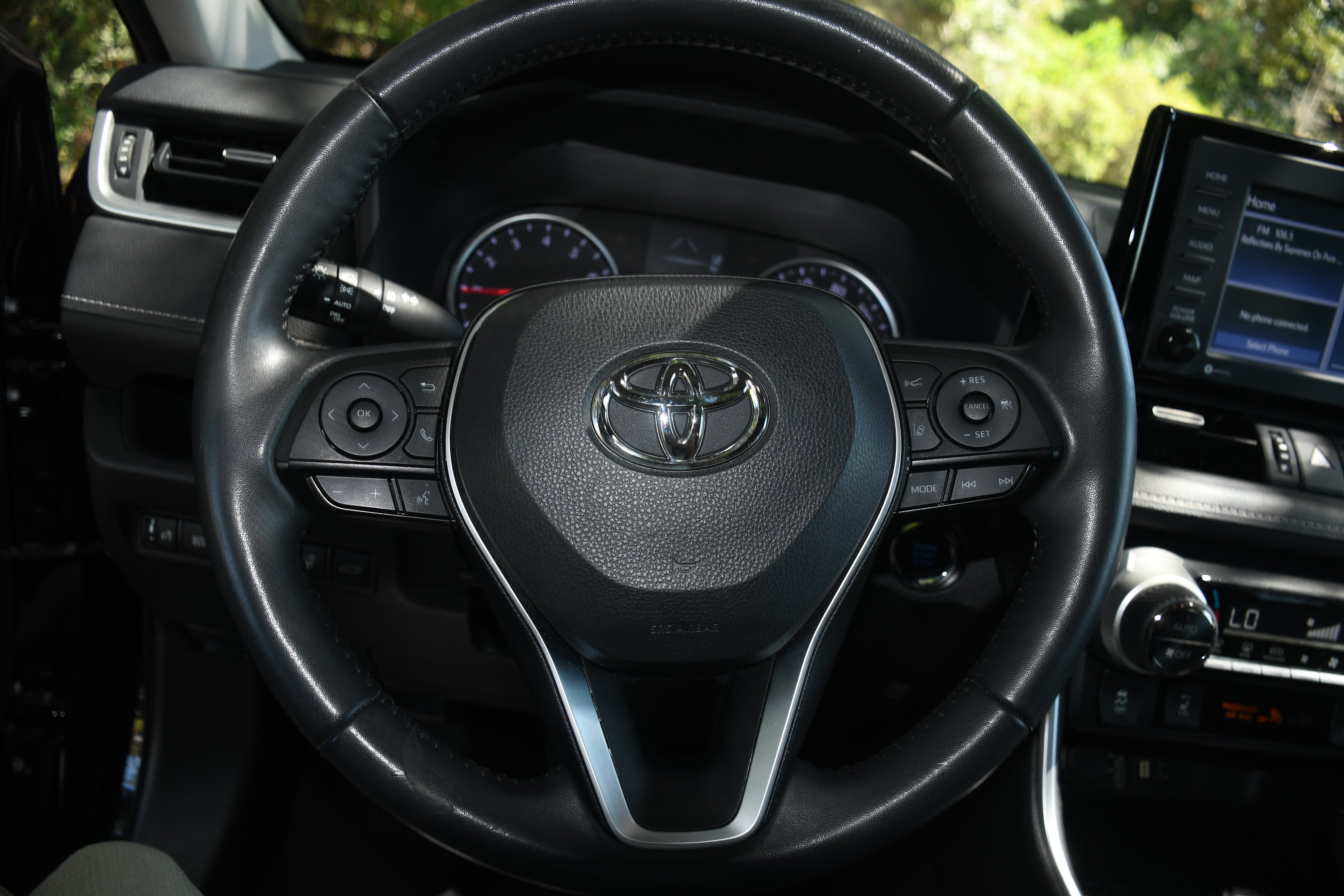 Used 2022 Toyota RAV4 XLE Premium FWD image 15