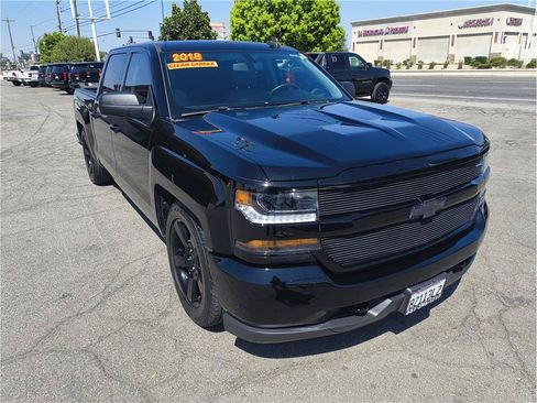 Used 2018 Chevrolet Silverado 1500 Custom w/ Custom Value Package RWD image 2