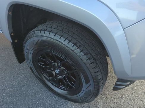 Used 2020 Toyota Tacoma SR5 AWD/4WD image 10