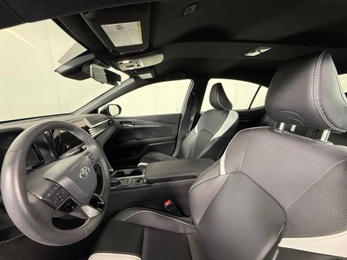 Used 2025 Toyota Camry SE FWD image 11
