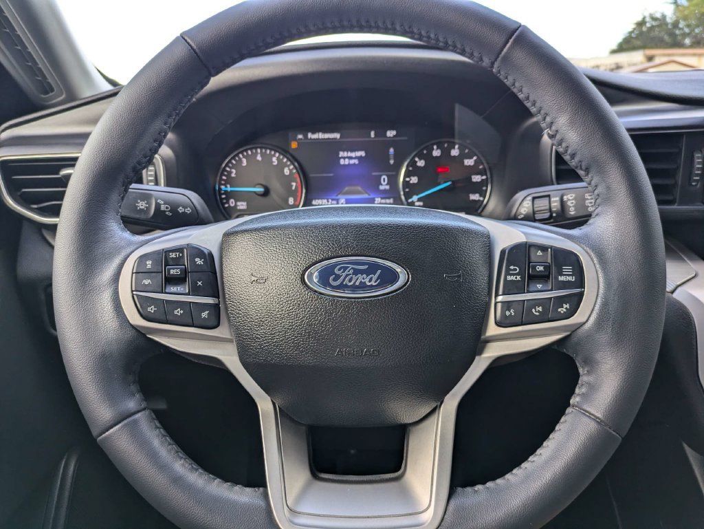 Used 2023 Ford Explorer XLT w/ Equipment Group 202A RWD image 30