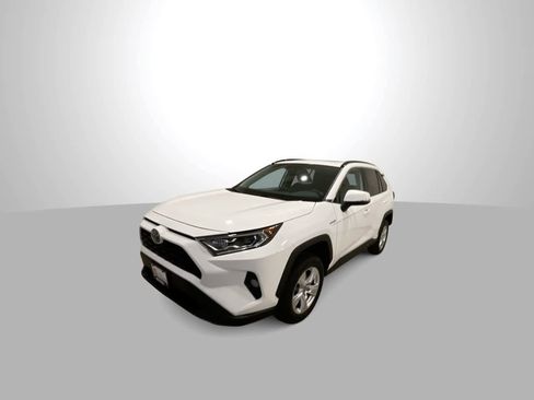 Certified 2021 Toyota RAV4 XLE w/ Convenience Package image 4