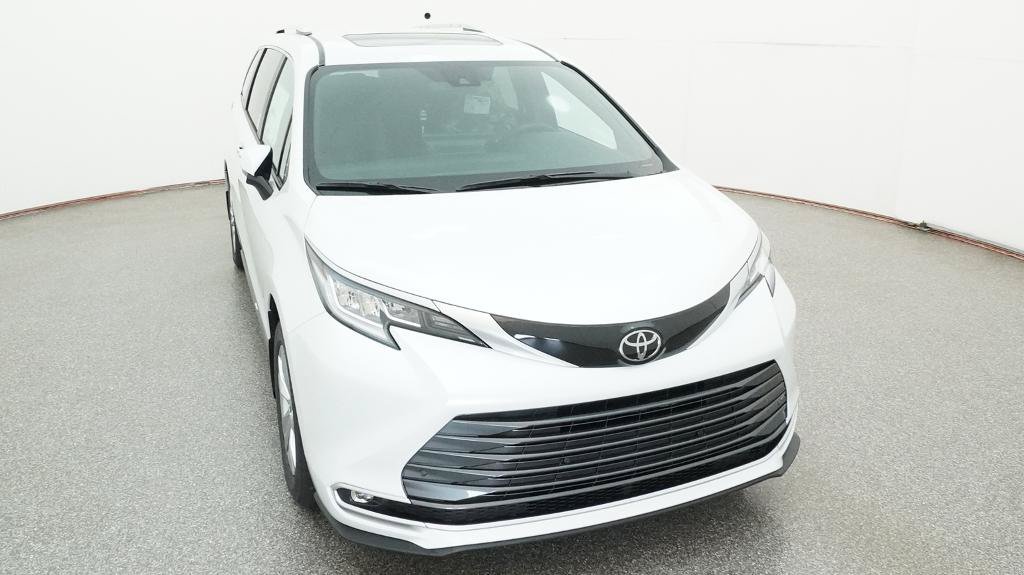 Used 2026 Toyota Sienna Limited FWD image 17