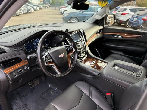 Used 2017 Cadillac Escalade Premium Luxury image 11