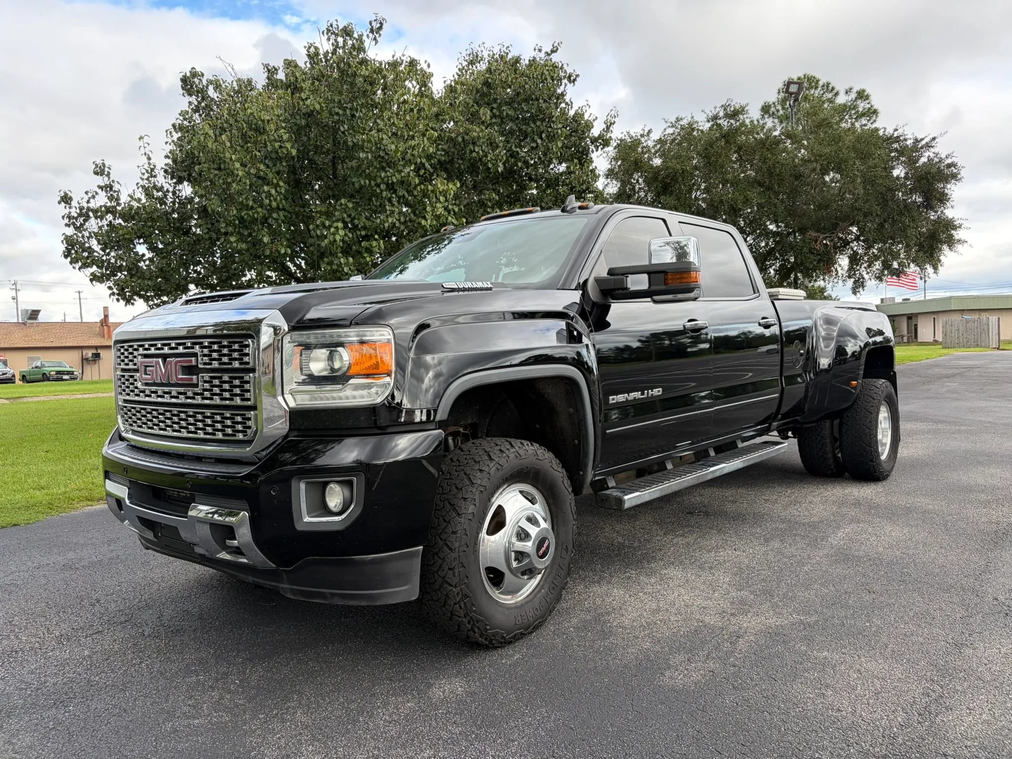 Used 2018 GMC Sierra 3500 Denali w/ Duramax Plus Package AWD/4WD image 2