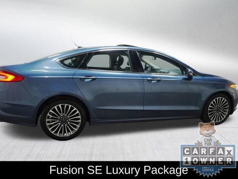 Used 2018 Ford Fusion SE w/ Fusion SE Technology Package image 4