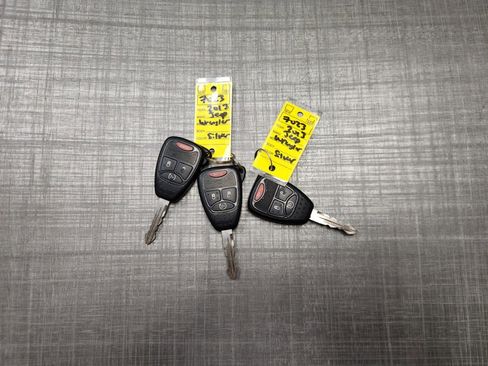 Used 2013 Jeep Wrangler Unlimited Sahara w/ Connectivity Group AWD/4WD image 5