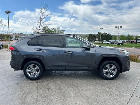 Used 2022 Toyota RAV4 XLE AWD/4WD image 9