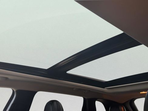 Used 2015 Jeep Cherokee Trailhawk w/ Comfort/Convenience Group image 10