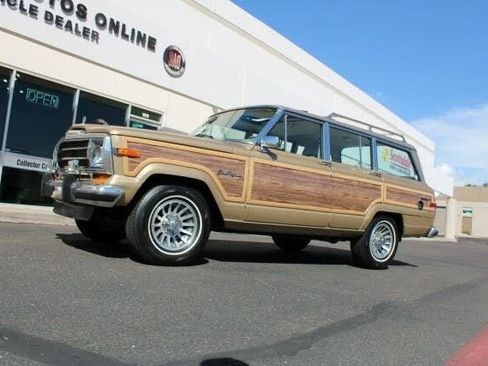 Used 1990 Jeep Grand Wagoneer image 32