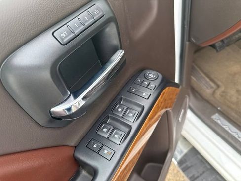 Used 2016 Chevrolet Silverado 1500 High Country w/ High Country Premium Package AWD/4WD image 15