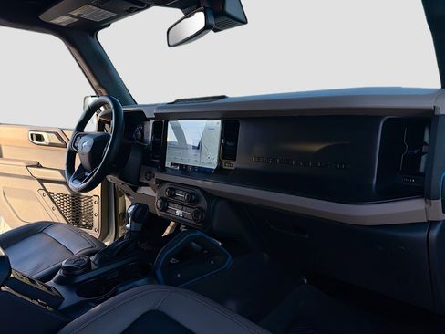 Used 2022 Ford Bronco Wildtrak image 5