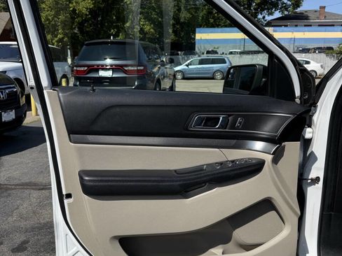 Used 2018 Ford Explorer XLT w/ Equipment Group 202A image 9