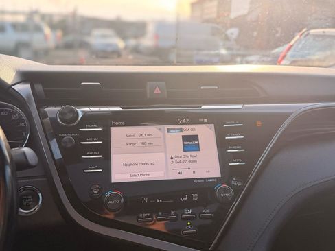 Used 2020 Toyota Camry XLE image 30