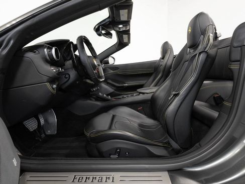 Used 2020 Ferrari Portofino RWD image 20