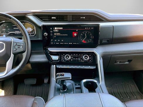 Used 2024 GMC Sierra 1500 Denali AWD/4WD image 12