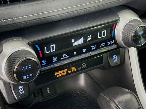 Used 2020 Toyota RAV4 XLE w/ Convenience Package FWD image 22