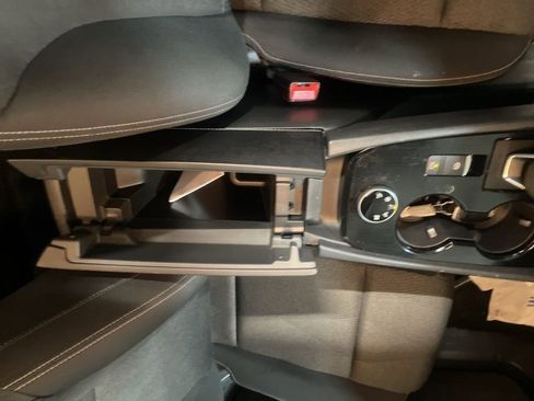 Used 2024 Nissan Rogue SV image 25