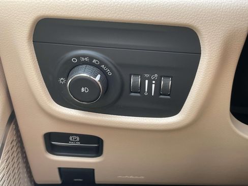Used 2022 Jeep Grand Cherokee L Limited w/ Luxury Tech Group II AWD/4WD image 20
