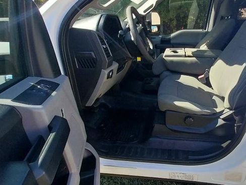 Used 2018 Ford F250 XL w/ Power Equipment Group RWD image 9