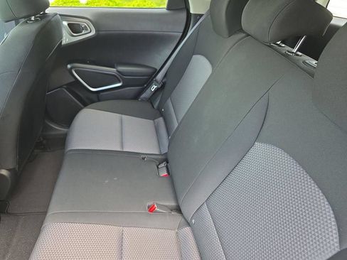 Used 2025 Kia Soul LX w/ LX Technology Package FWD image 19