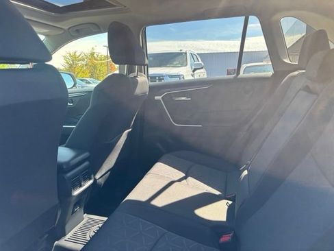 Used 2022 Toyota RAV4 XLE w/ Convenience Package AWD/4WD image 8